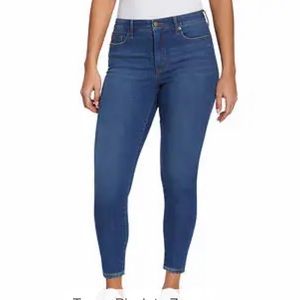 Jessica Simpson Women's High Rise Ankle Jean sz 8. Still in unopened pkg
